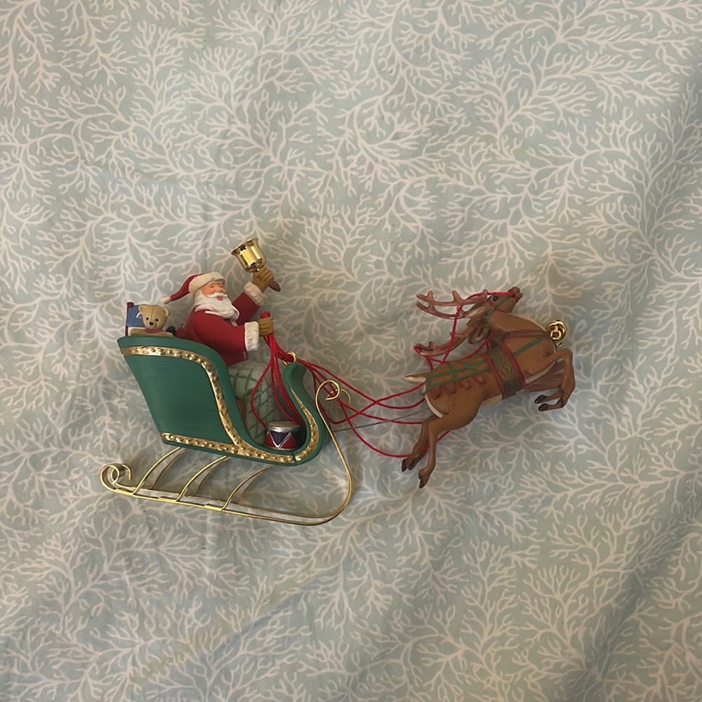 Hallmark Ornament 2003 “Santa’s on his way”